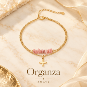 Bracelet Organza en rhodonite rose et acier inoxydable sur fond ivoire, avec le nom Organza et AMAVY