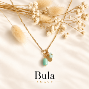 Collier Bula en amazonite vert d’eau et acier inoxydable sur fond ivoire